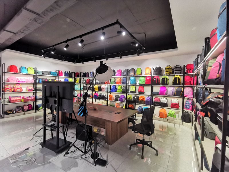 Honeyoung bag sample room