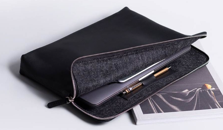 Digital accessories laptop sleeve
