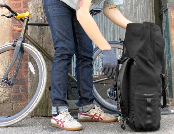 Easy access of a roll top backpack